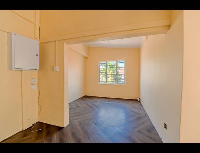 200M² OFFICE FOR SALE IN ESSENWOOD